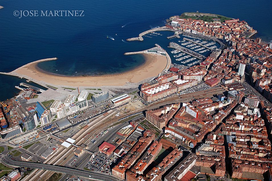 Fotografía aérea de Gijón